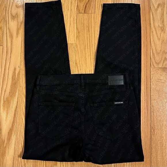 Calvin Klein Mid Rise Slim Straight Leg LOGO Print Denim Black Jeans NWT Sz 28 - Picture 8 of 8